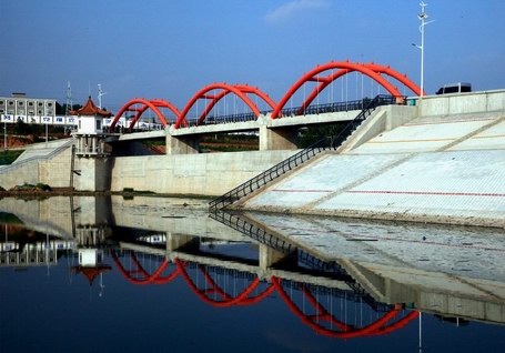 登封市河門(mén)抗旱小水庫(kù)水源工程跨溢流壩人行天橋鋼結(jié)構(gòu)制作